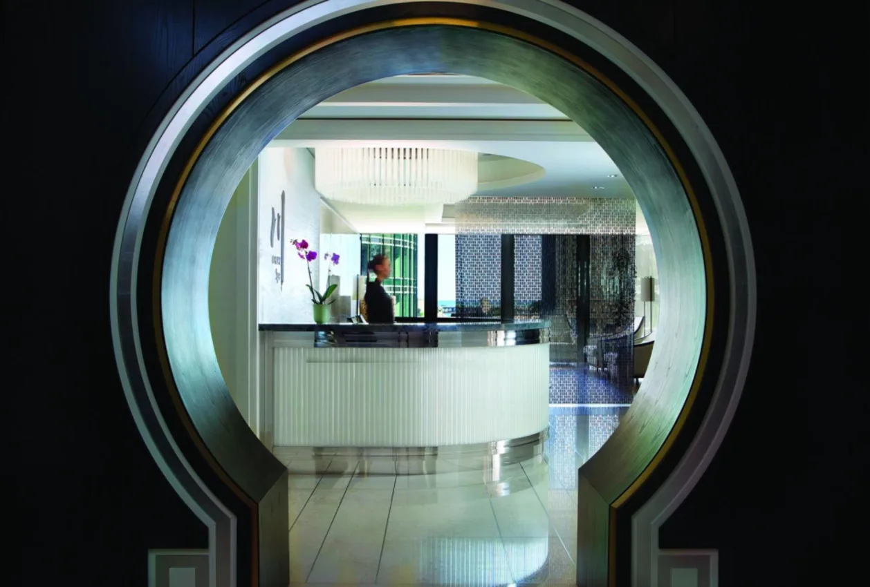 Langham Chicago-Chuan_moongate